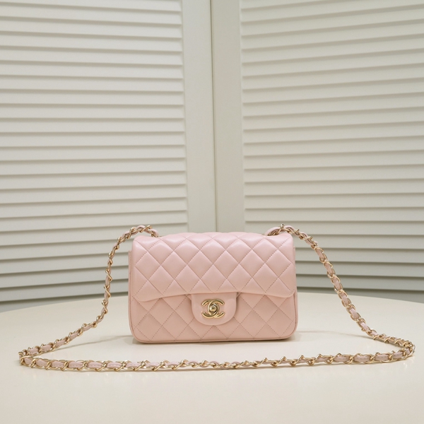 シャネルバッグ正面デザイン